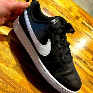 Nike court Burrough lows black and white